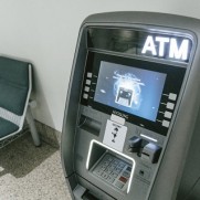 ATM維持に2兆円かかっているそうな。